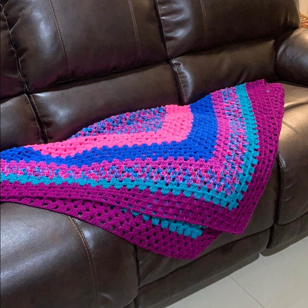 Handmade crochet quilt/throw - Picture 4 of 7